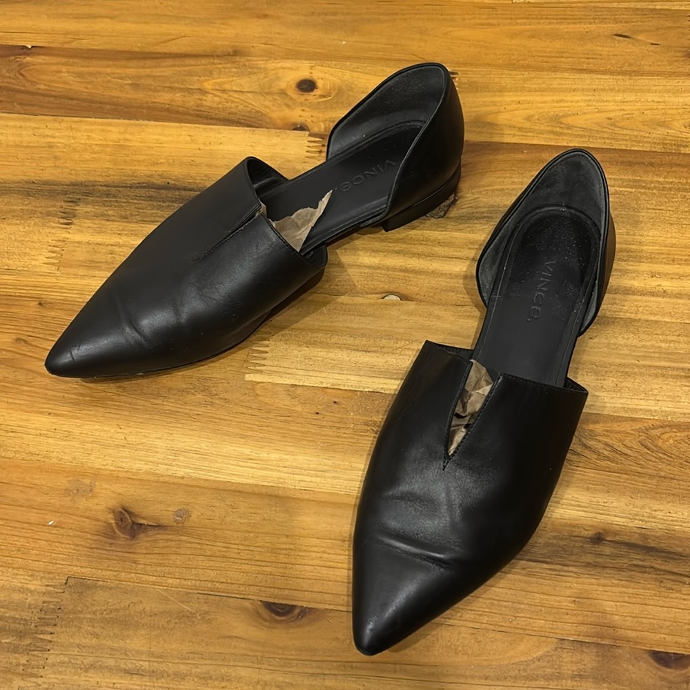Vince Darlington Notched Leather Flats in 6.5